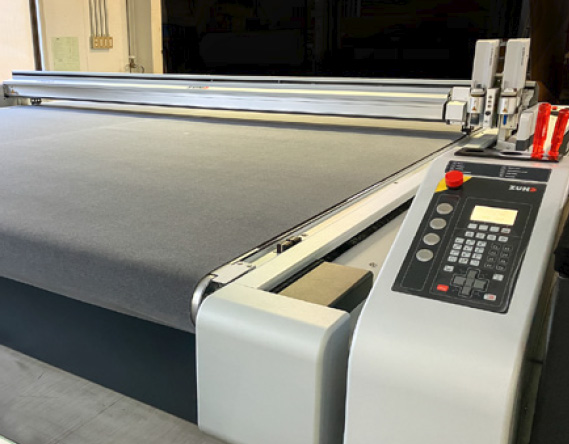 大型自動裁断機